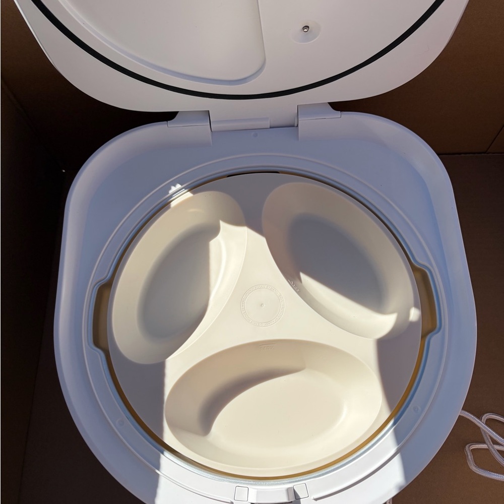PETLIBRO Automatic Wet Cat Feeder w/ Cooling, Like New Open Box WHITE